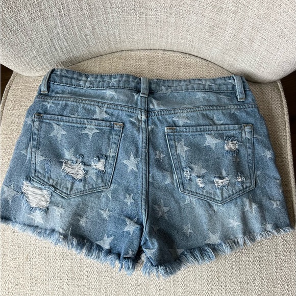 Nature denim shorts with stars and distressing - Picture 2 of 3